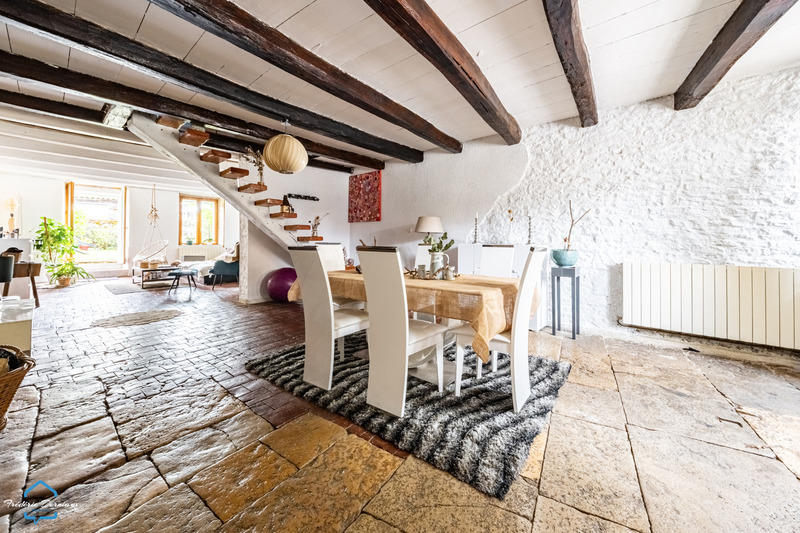 Maison - 233 m² - 8 pièces