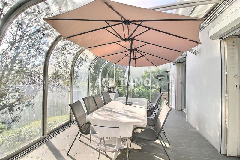 Maison - 270 m² - 8 pièces