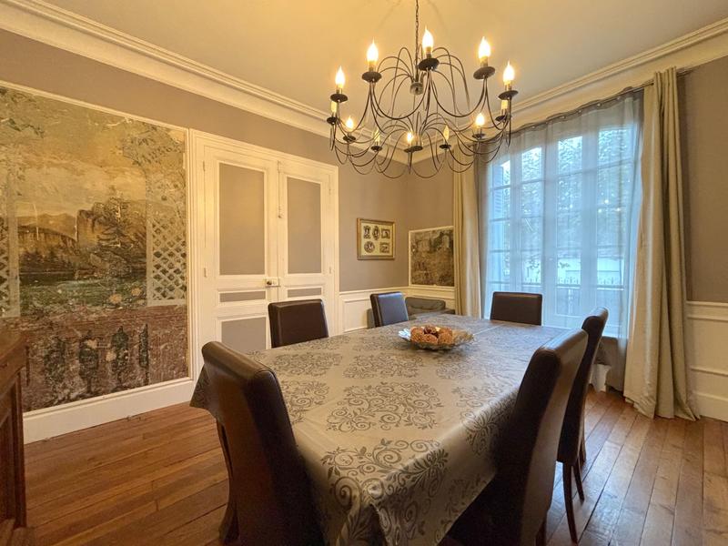 Maison - 207 m² - 7 pièces