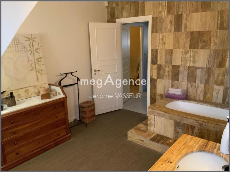 Maison - 224 m² - 7 pièces