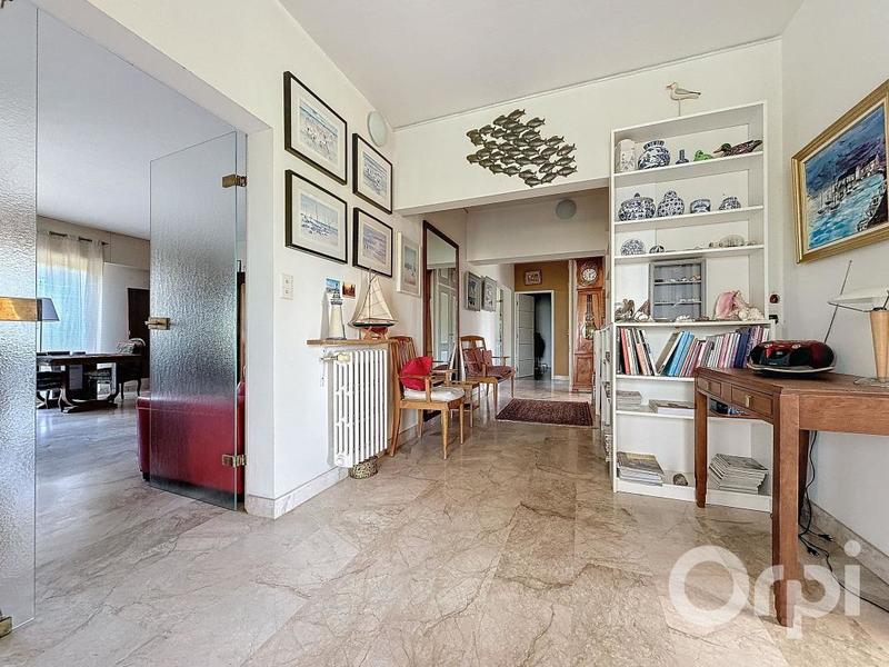 Maison - 450 m² - 8 pièces