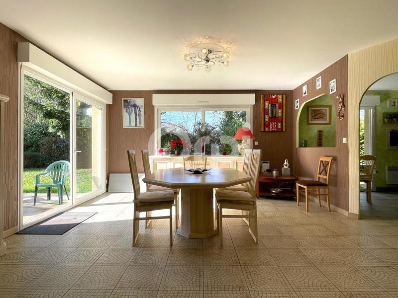 Maison - 181 m² - 6 pièces