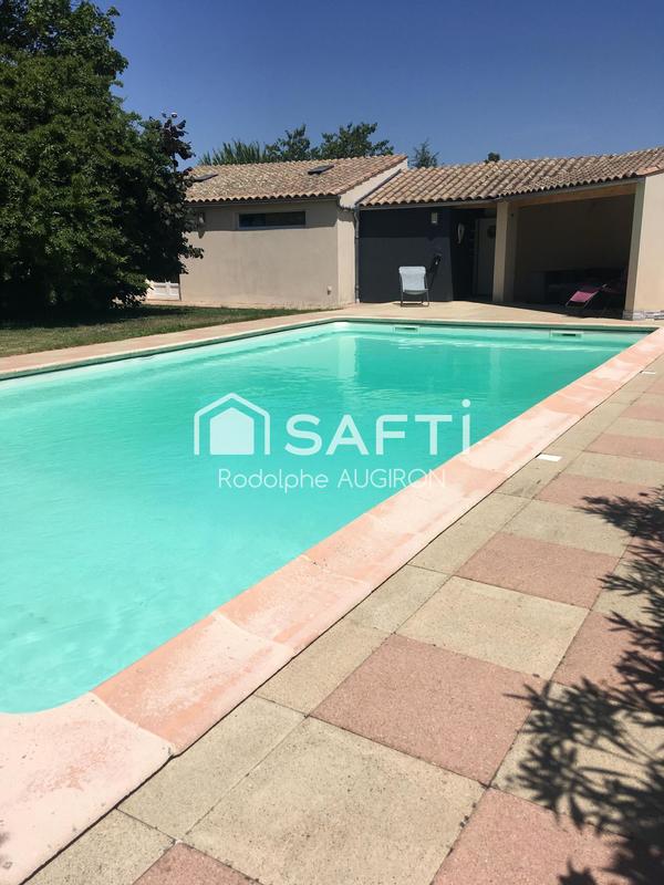 Maison - 202 m² - 9 pièces