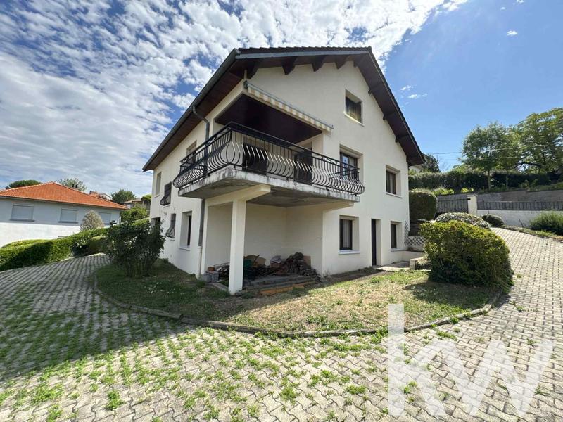 Maison - 233 m² - 8 pièces