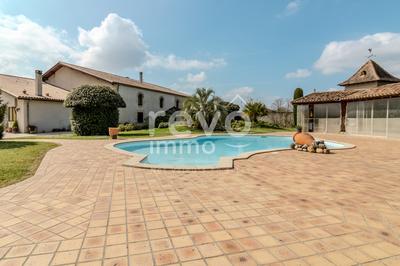 Maison - 478 m² - 12 pièces