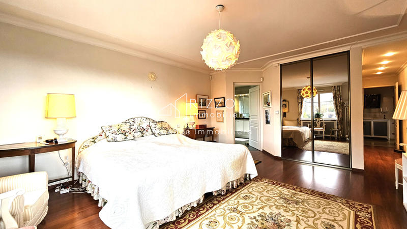 Appartement - 152 m² - 5 pièces