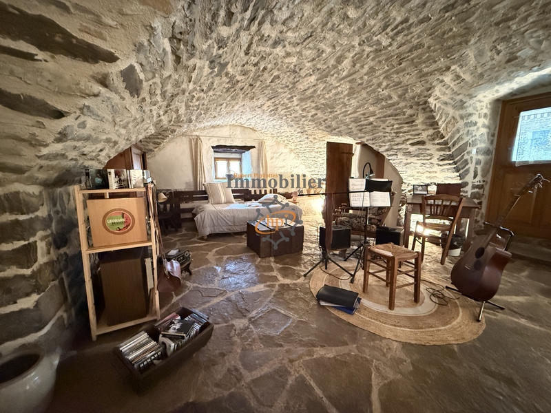 Maison - 220 m² - 8 pièces