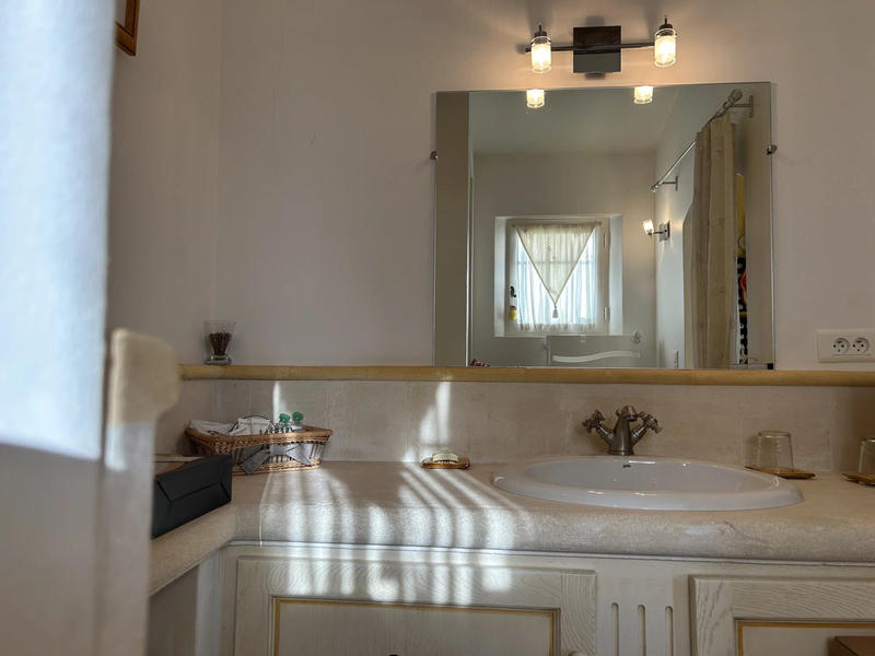 Maison - 250 m² - 6 pièces