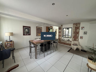 Maison - 219 m² - 9 pièces