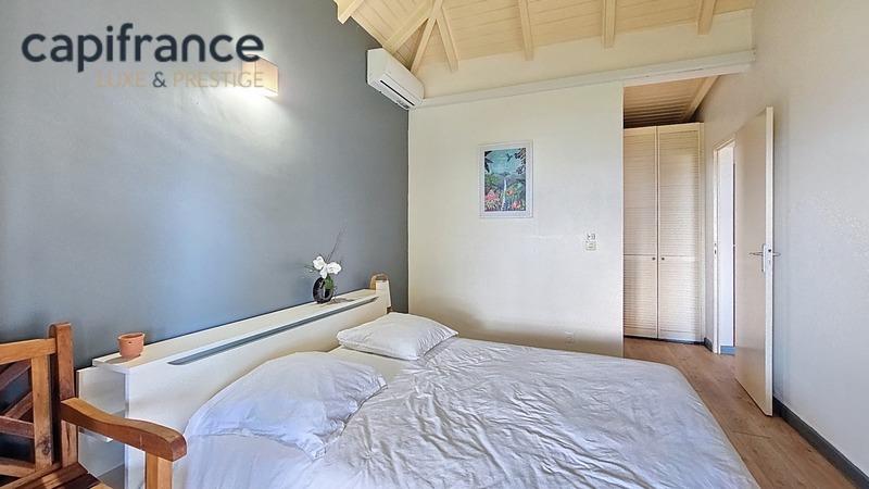 Villa - 215 m² - 8 pièces