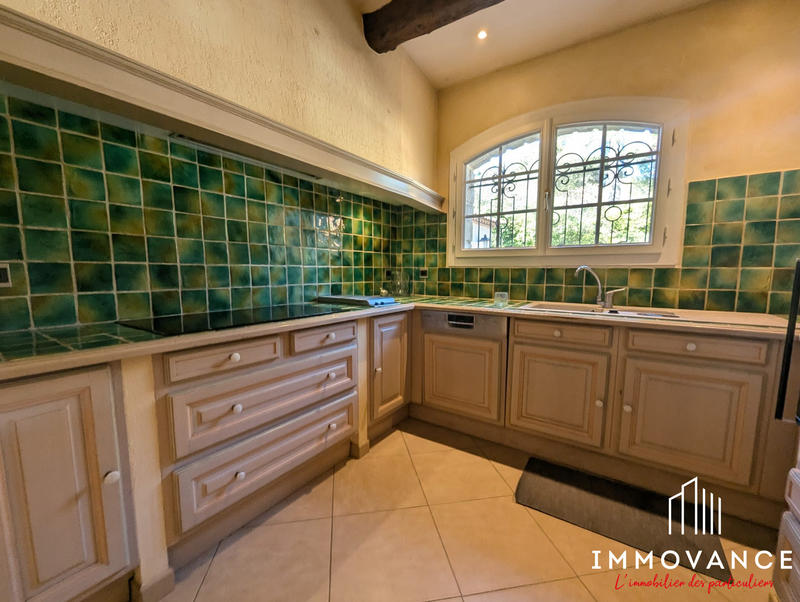 Maison - 220 m² - 8 pièces