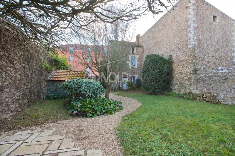 Maison - 236 m² - 10 pièces