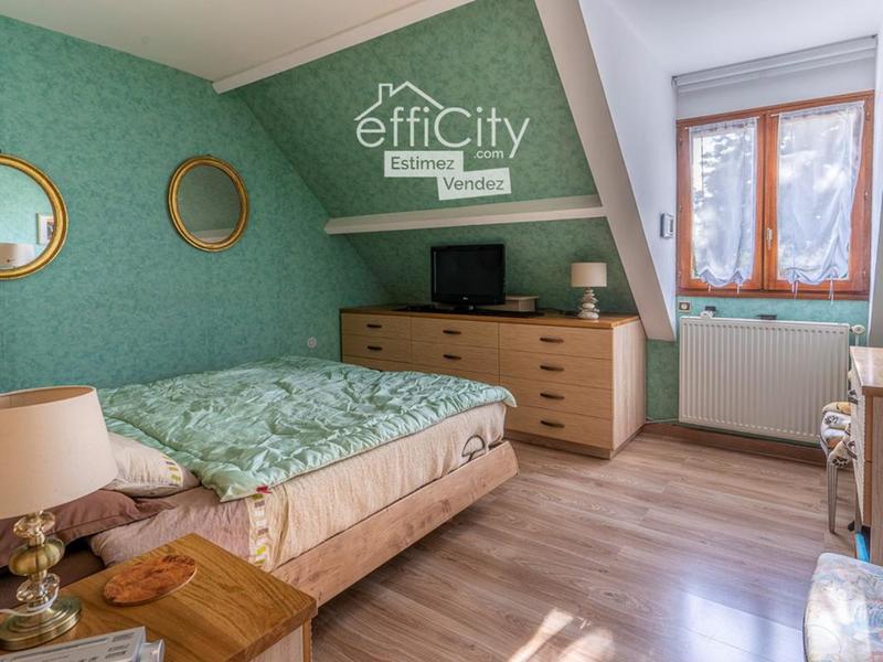 Maison - 250 m² - 9 pièces