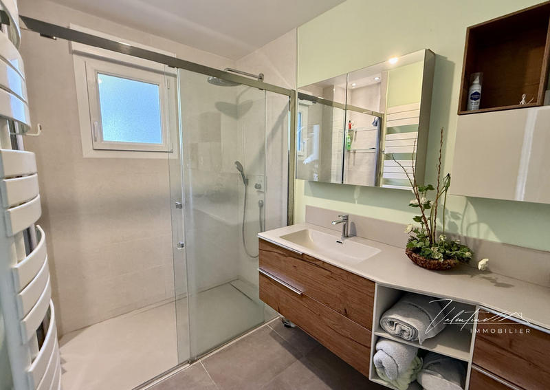 Maison contemporaine - 142 m² - 7 pièces