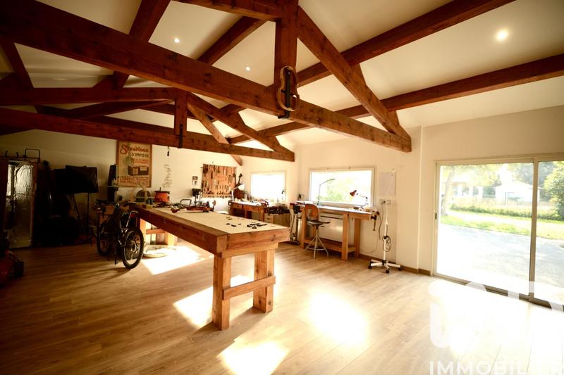 Maison - 233 m² - 6 pièces