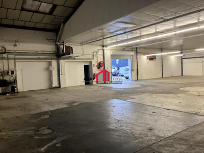 Local commercial - 668 m²