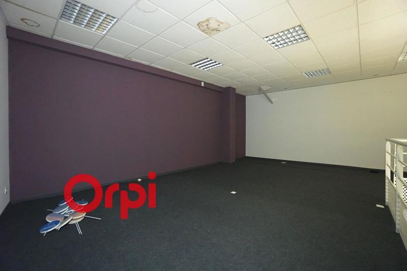 Local commercial - 592 m²