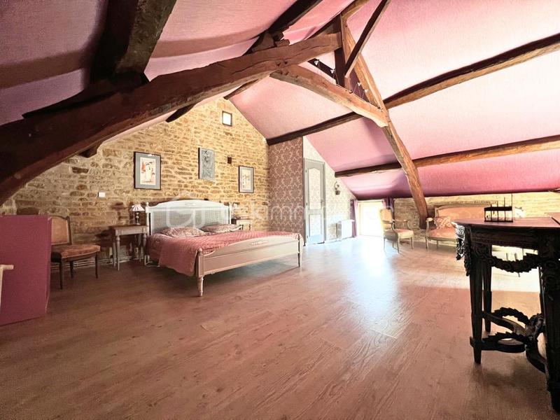 Propriété - 270 m² - 11 pièces