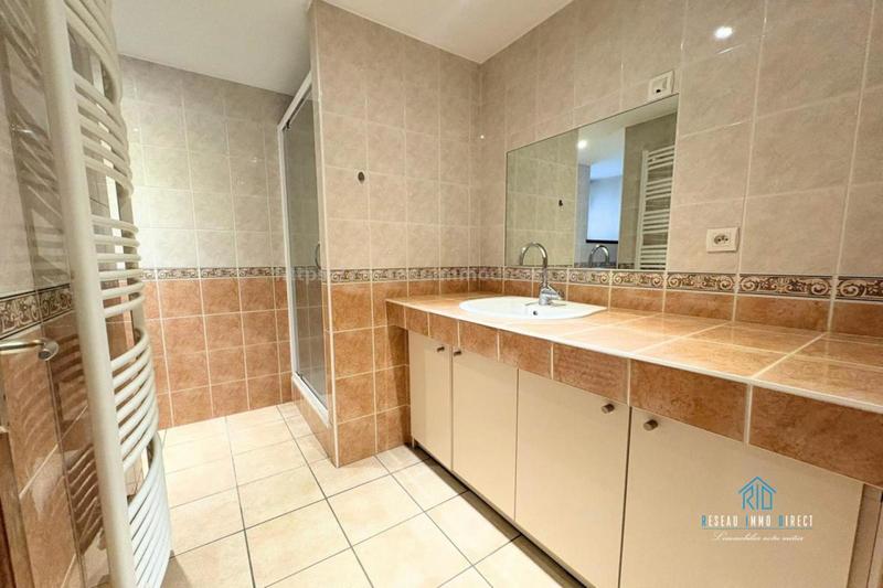 Propriété - 242 m² - 6 pièces