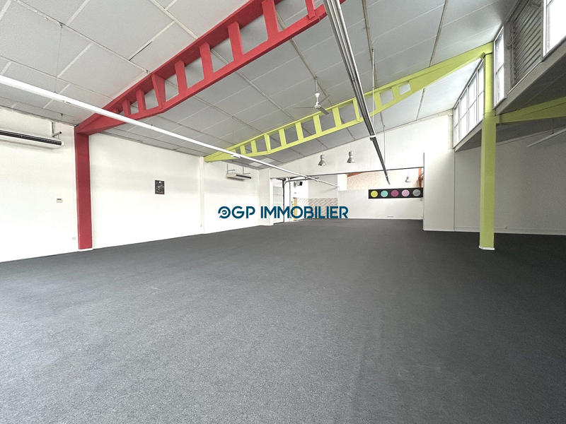 Local commercial - 605 m² - 3 pièces