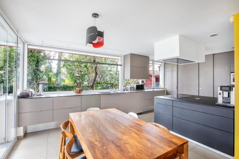 Villa - 219 m² - 6 pièces