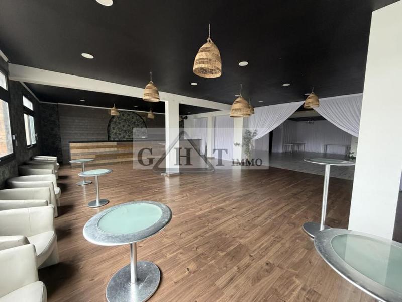 Entrepôt - 1 400 m²