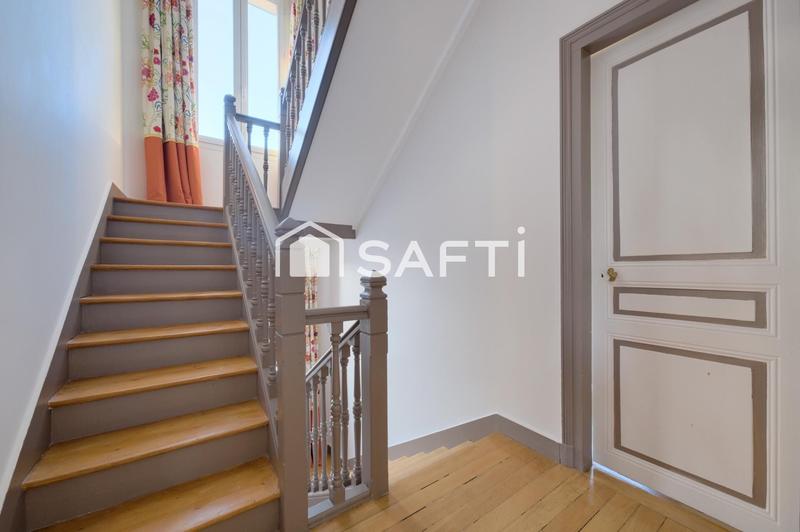 Maison - 200 m² - 8 pièces