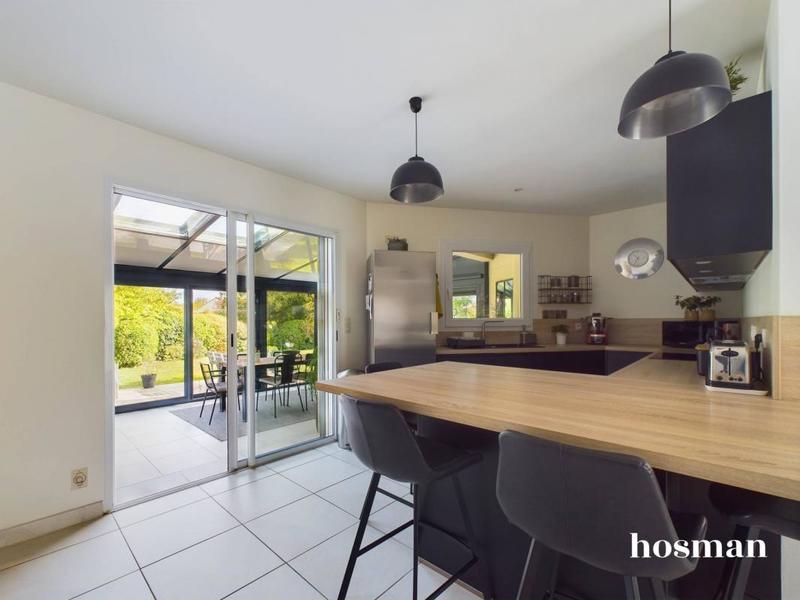 Maison - 204 m² - 8 pièces