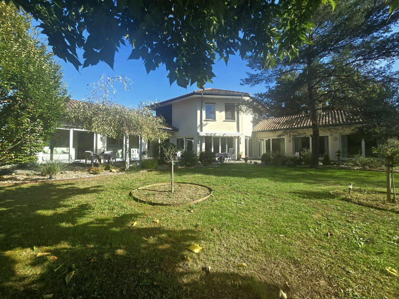 Maison contemporaine - 305 m² - 9 pièces