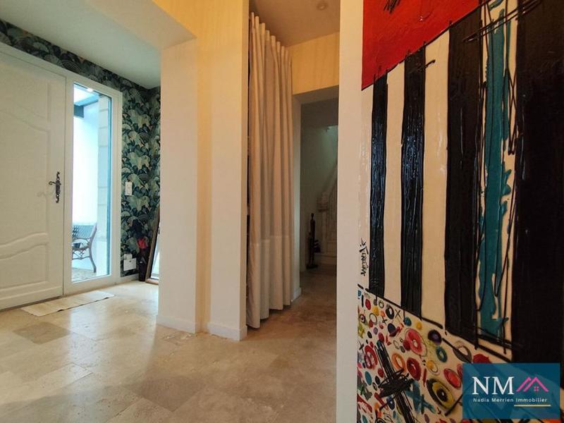 Demeure - 225 m² - 9 pièces