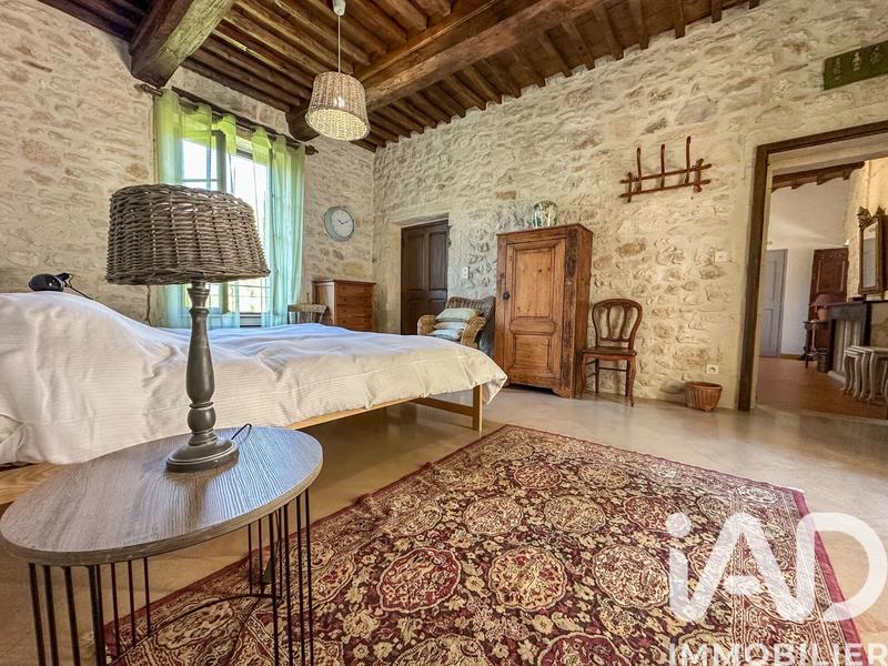 Maison - 360 m² - 12 pièces