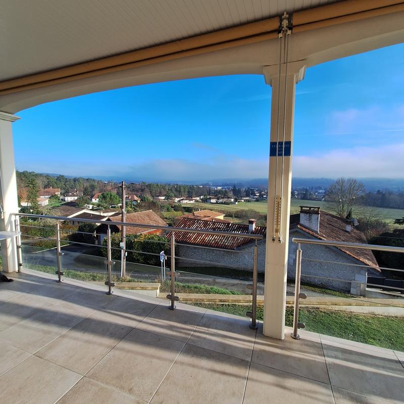 Maison - 235 m² - 7 pièces