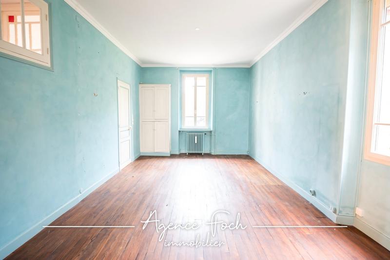 Maison - 245 m² - 10 pièces