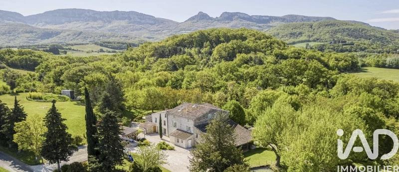 Maison - 750 m² - 24 pièces