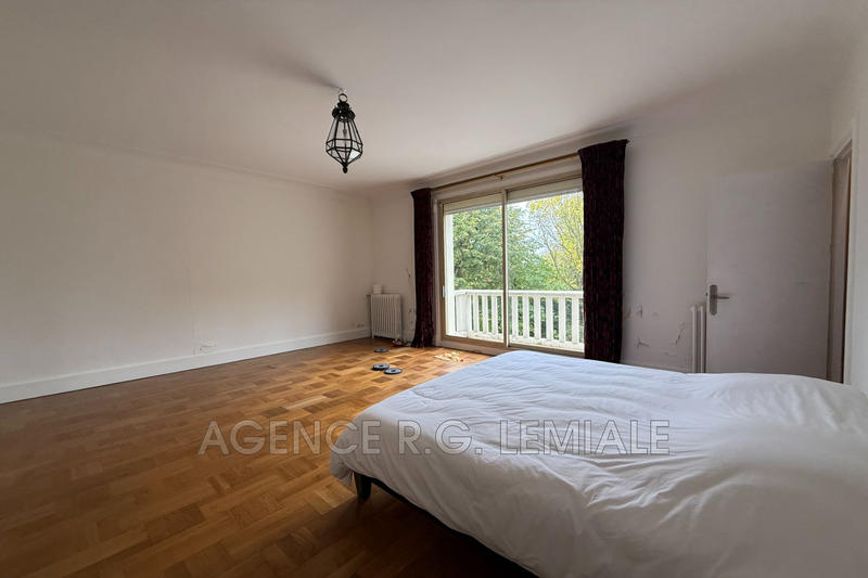 Maison - 937 m² - 15 pièces