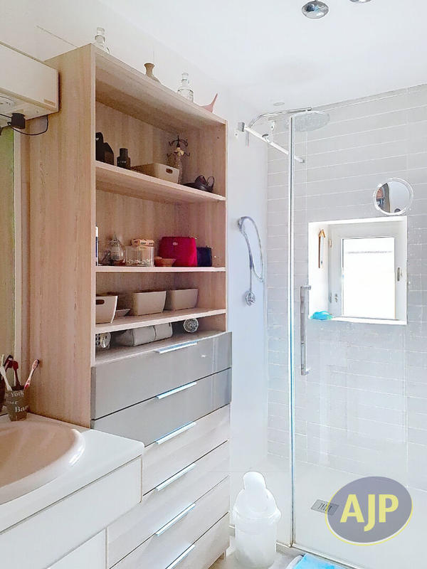 Maison - 220 m² - 7 pièces