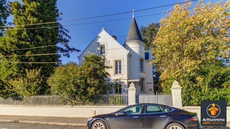 Maison - 181 m² - 9 pièces