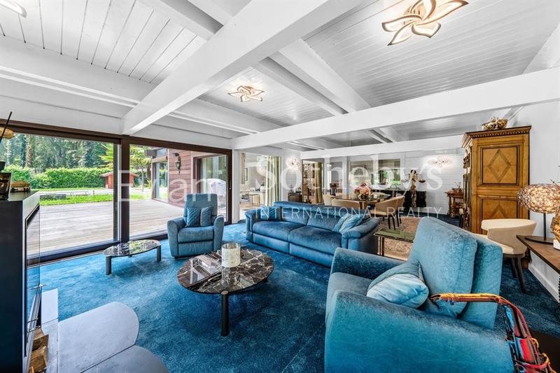 Maison - 448 m² - 9 pièces