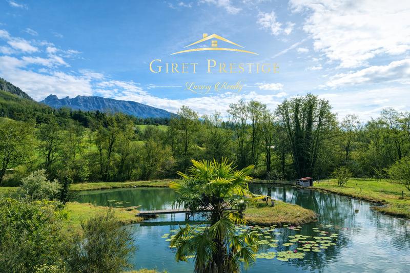 Propriété - 260 m² - 16 pièces