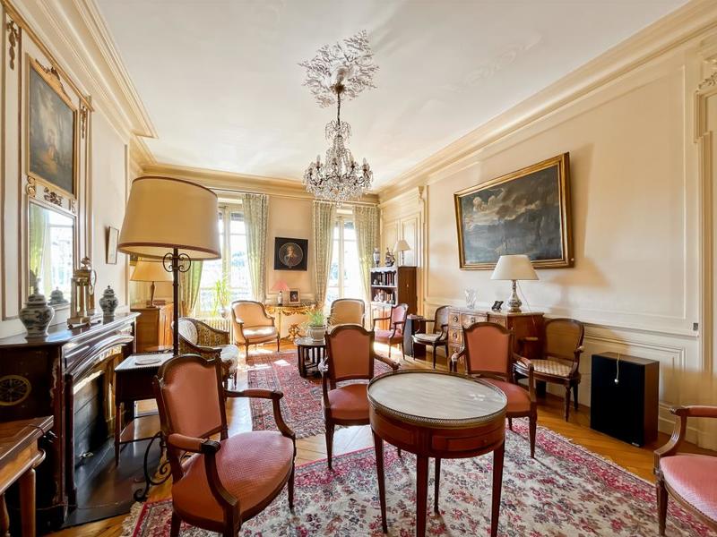 Appartement - 189 m² - 6 pièces