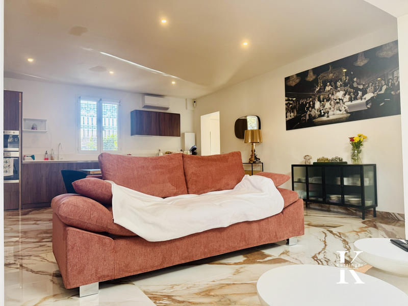 Maison - 249 m² - 8 pièces