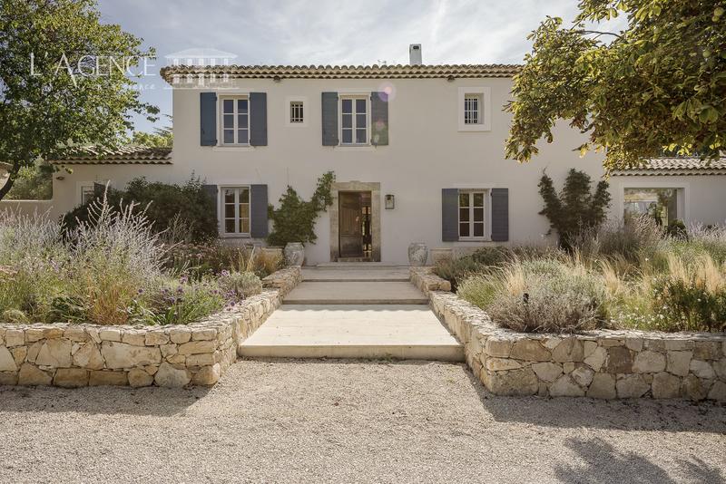 Maison - 380 m² - 9 pièces