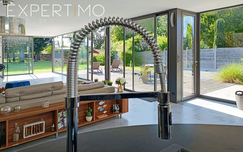 Maison - 234 m² - 6 pièces