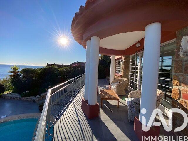 Maison - 219 m² - 7 pièces