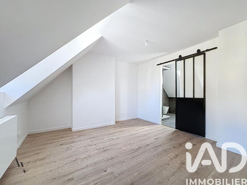 Maison - 181 m² - 9 pièces