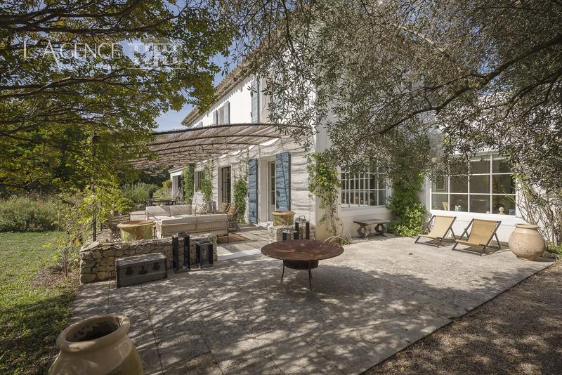 Maison - 380 m² - 9 pièces