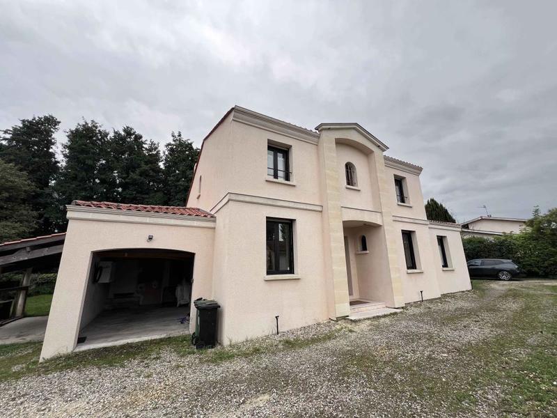 Maison - 180 m² - 5 pièces