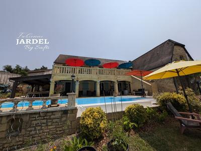 Maison - 292 m² - 10 pièces