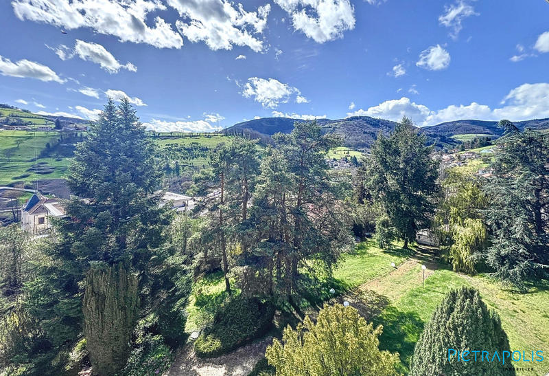 Maison - 300 m² - 8 pièces