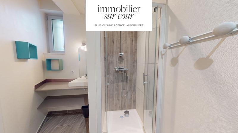 Local d'activité / Entrepôt - 326 m² - 20 pièces